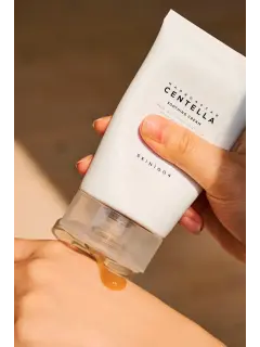 SKIN1004_-Madagascar-Centella-Soothing-Cream-75ml-03_720x.webp
