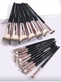 SET DE 18 PIEZAS DE MAQUILLAJE