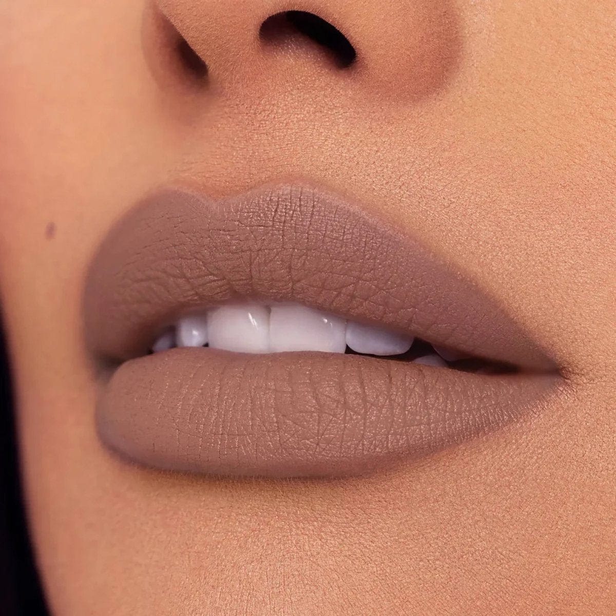 LABIAL TEASE ME BEAUTY CREATIONS - Imagen 3